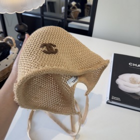 Новая вязаная рыбацкая шапка от Chanel