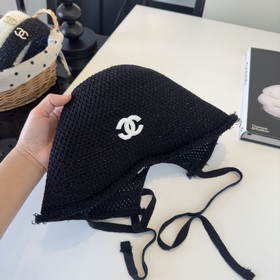 Новая вязаная рыбацкая шапка от Chanel
