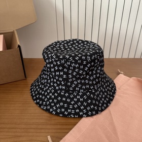 Новая коллекция CHANEL： шляпа-канотье