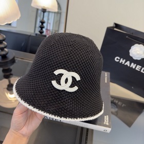 Новая модель рыбацкой кепки от Chanel