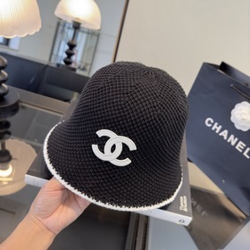 Новая модель рыбацкой кепки от Chanel