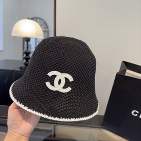 Новая модель рыбацкой кепки от Chanel
