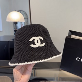Новая модель рыбацкой кепки от Chanel