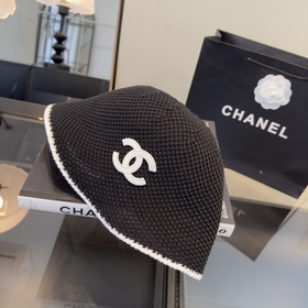 Новая модель рыбацкой кепки от Chanel