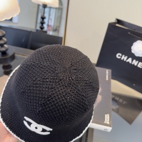 Новая модель рыбацкой кепки от Chanel