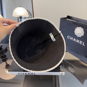 Новая модель рыбацкой кепки от Chanel