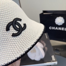Новая модель рыбацкой кепки от Chanel