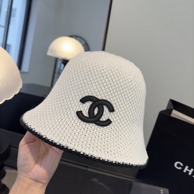 Новая модель рыбацкой кепки от Chanel