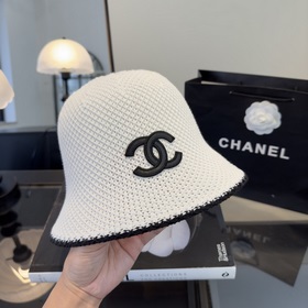 Новая модель рыбацкой кепки от Chanel