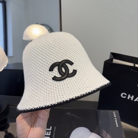 Новая модель рыбацкой кепки от Chanel