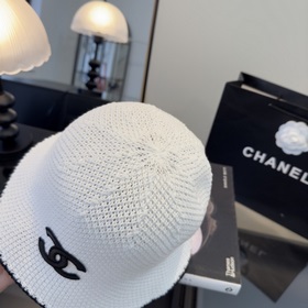 Новая модель рыбацкой кепки от Chanel