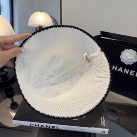 Новая модель рыбацкой кепки от Chanel