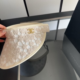 Шляпа без поля от CHANEL — незаменимы