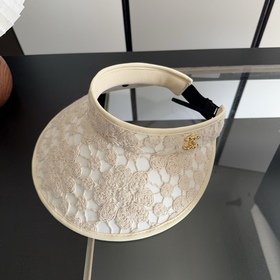 Шляпа без поля от CHANEL — незаменимы