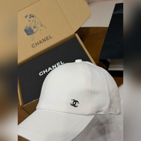 Новая бейсболка Chanel 26 c буквально 