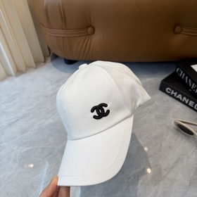 Новая коллекция Chanel： классические м