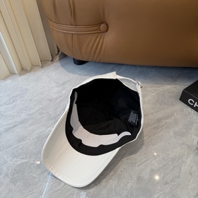 Новая коллекция Chanel： классические м