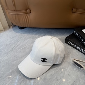 Новая коллекция Chanel： классические м