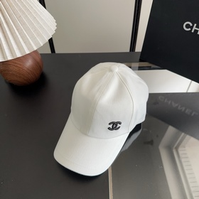 Новая коллекция Chanel： классические м