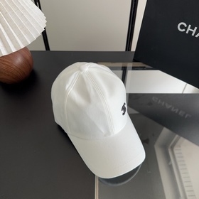 Новая коллекция Chanel： классические м