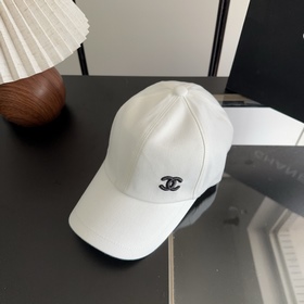 Новая коллекция Chanel： классические м