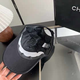 Новая коллекция Chanel： классические м