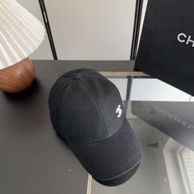 Новая коллекция Chanel： классические м