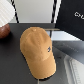 Новая коллекция Chanel： классические м