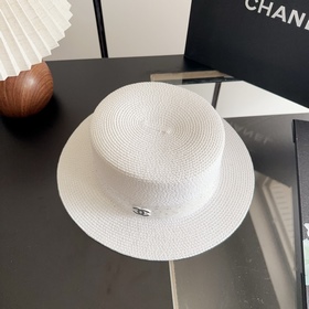 Новая плоская соломенная шляпа CHANEL