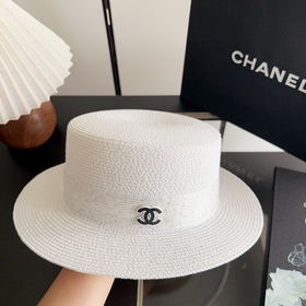 Новая плоская соломенная шляпа CHANEL