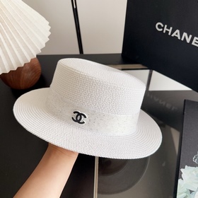 Новая плоская соломенная шляпа CHANEL
