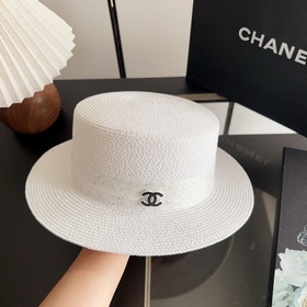 Новая плоская соломенная шляпа CHANEL