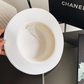 Новая плоская соломенная шляпа CHANEL
