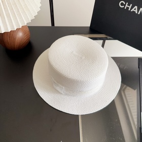 Новая плоская соломенная шляпа CHANEL