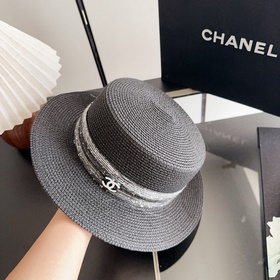 Новая плоская соломенная шляпа CHANEL