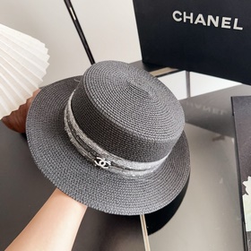 Новая плоская соломенная шляпа CHANEL