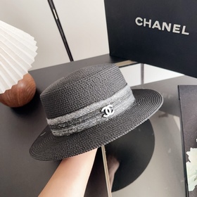 Новая плоская соломенная шляпа CHANEL