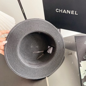 Новая плоская соломенная шляпа CHANEL