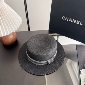 Новая плоская соломенная шляпа CHANEL
