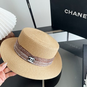 Новая плоская соломенная шляпа CHANEL