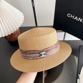 Новая плоская соломенная шляпа CHANEL