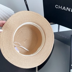 Новая плоская соломенная шляпа CHANEL