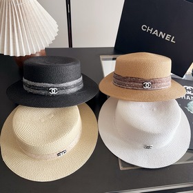 Новая плоская соломенная шляпа CHANEL
