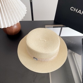 Новая плоская соломенная шляпа CHANEL