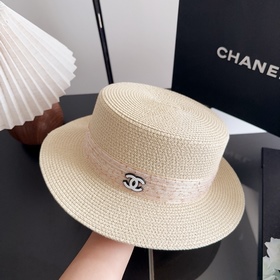 Новая плоская соломенная шляпа CHANEL