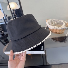 Новая рыбацкая кепка от Chanel для защ