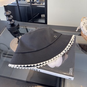 Новая рыбацкая кепка от Chanel для защ