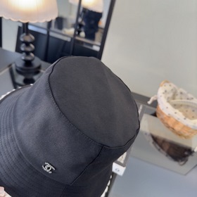Новая рыбацкая кепка от Chanel для защ
