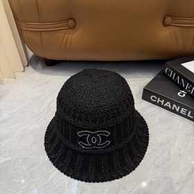 Вязаная шапка-чаша CHANEL, выполненная
