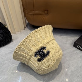 Вязаная шапка-чаша CHANEL, выполненная